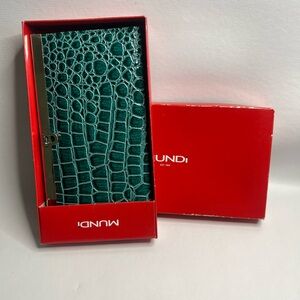 MUNDI croc embossed wallet